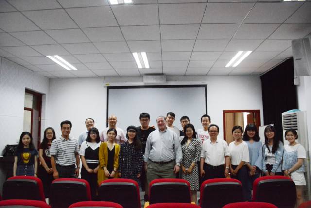 美国福德汉姆大学终身教授兰斯·斯特拉特赴华师大h动漫
做讲座